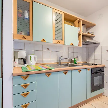 Apartment 300 Meter Zum Mit Wlan, Klima Baska (Krk)
